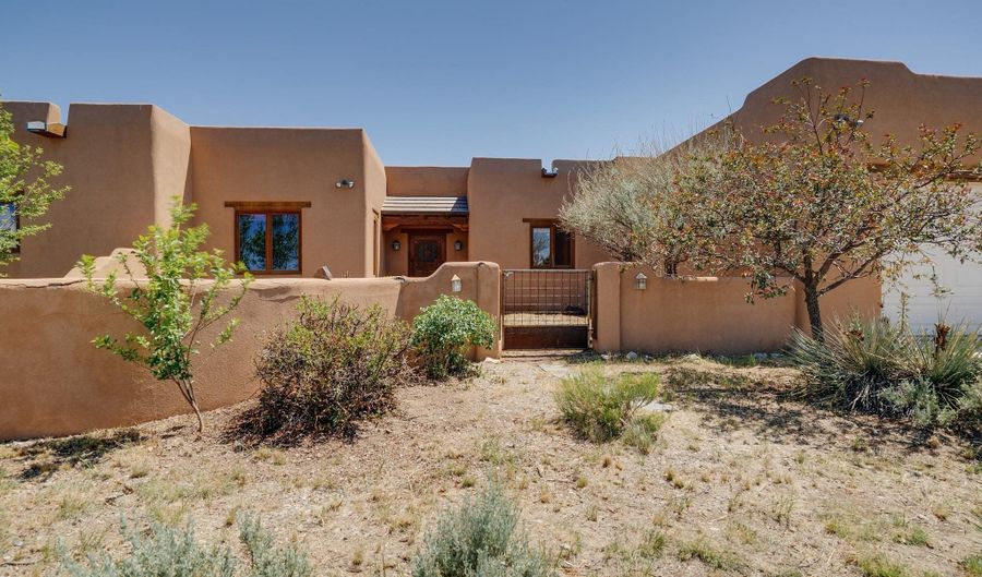 135 Los Rios Rd, Arroyo Hondo, NM 87513 - 3 Beds, 2 Bath