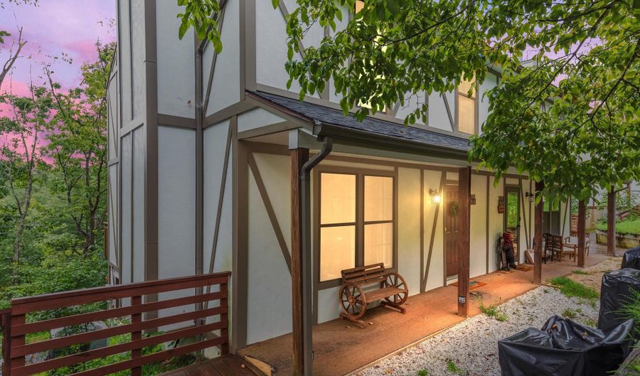 475- A KING St 13A, Basye, VA 22810 - 4 Beds, 5 Bath