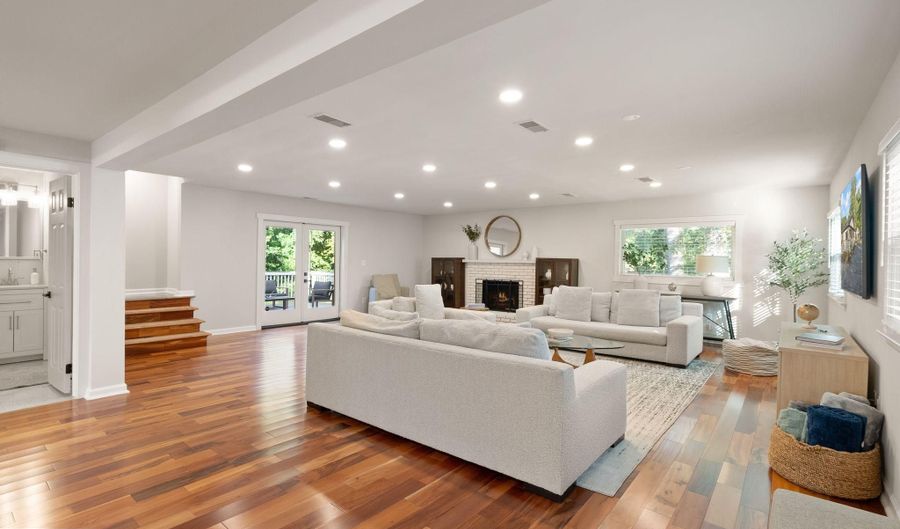 7324 AUBURN St, Annandale, VA 22003 - 4 Beds, 4 Bath