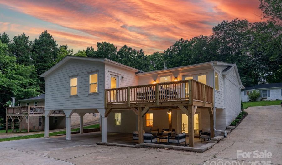 215 Wyanoke Ave, Charlotte, NC 28205 - 4 Beds, 3 Bath