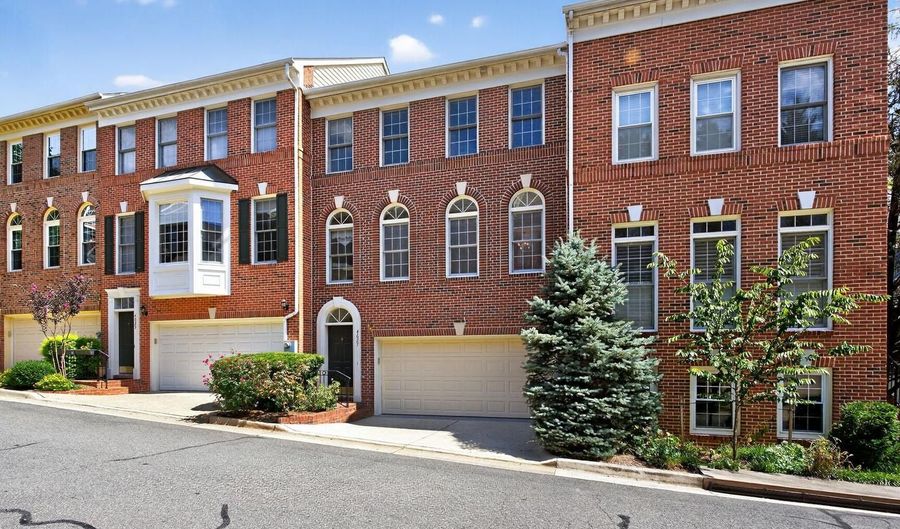 4627 KNIGHT Pl, Alexandria, VA 22311 - 3 Beds, 3 Bath