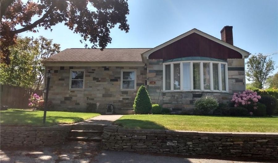 13 Winfield Rd, Johnston, RI 02919 - 3 Beds, 2 Bath