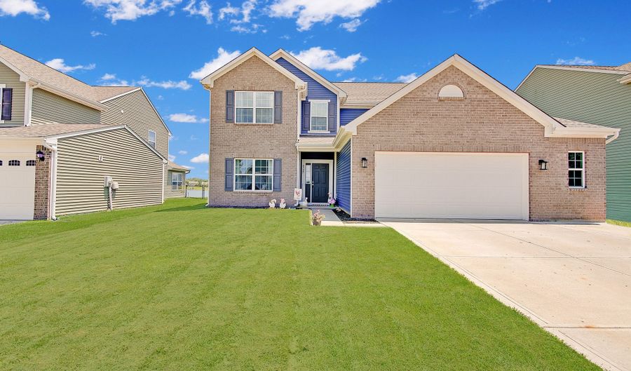 8727 Stoddard Ln, Indianapolis, IN 46217 - 4 Beds, 3 Bath