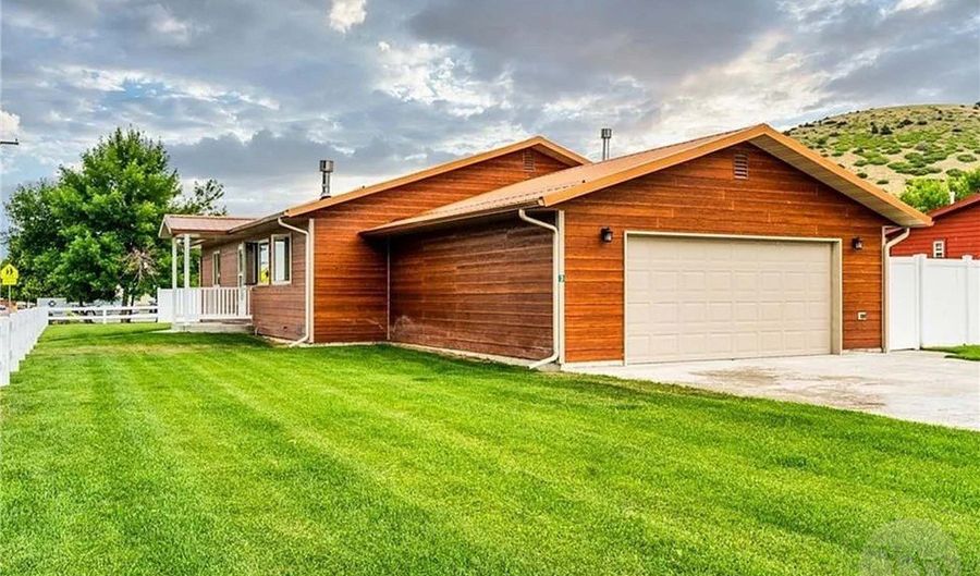 3 Harms, Absarokee, MT 59001 - 3 Beds, 2 Bath