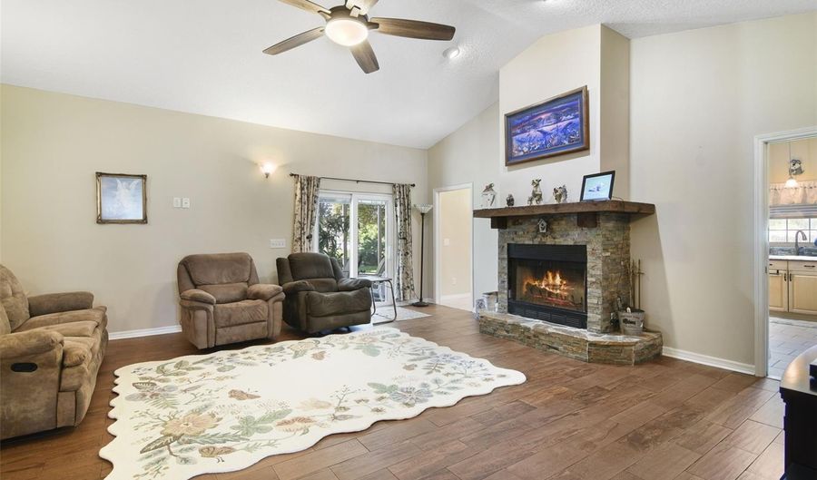 13318 TENNESSEE Ave, Astatula, FL 34705 - 3 Beds, 2 Bath