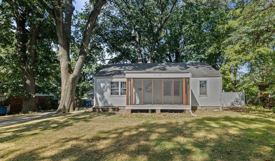2136 Wyckoff St, Alton, IL 62002 - 3 Beds, 2 Bath