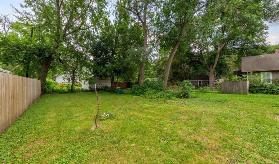 518 E 5th St, Albert Lea, MN 56007 - 3 Beds, 1 Bath