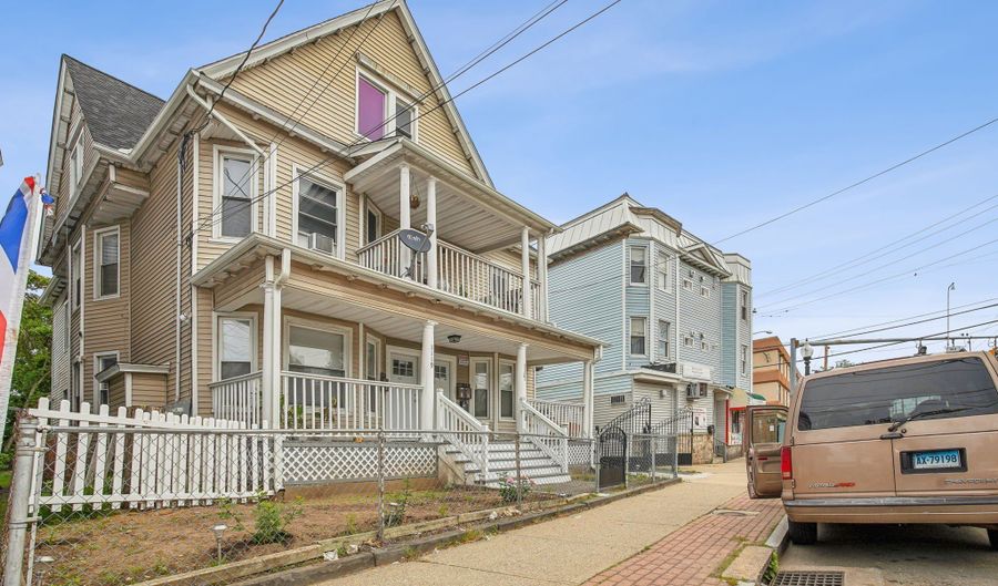 1119 Stratford Ave, Bridgeport, CT 06607 - 3 Beds, 1 Bath