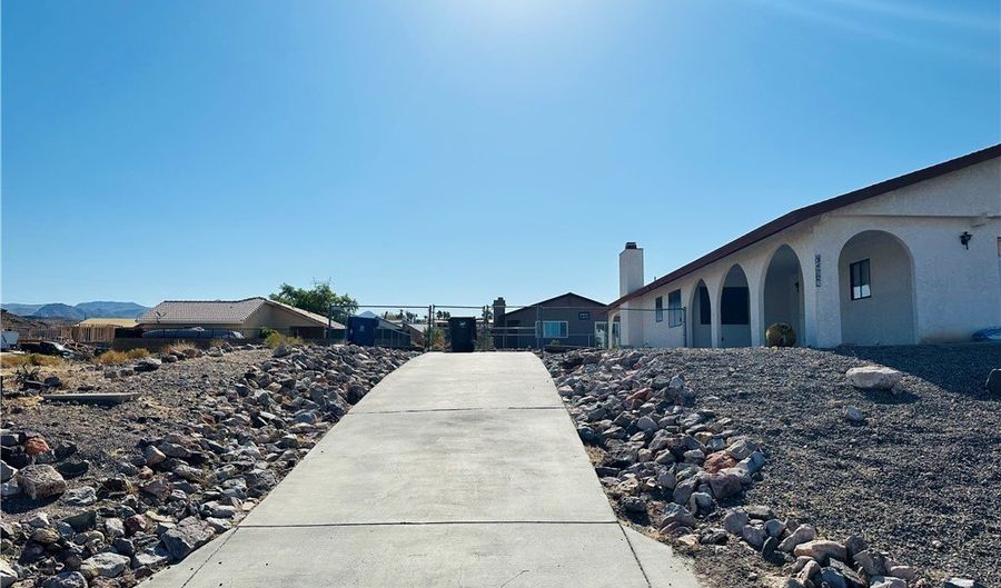 3422 Sundance Dr, Bullhead City, AZ 86429 - 3 Beds, 2 Bath