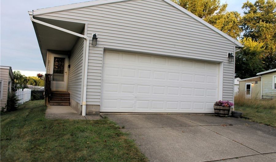 991 Nevin St, Akron, OH 44310 - 3 Beds, 2 Bath