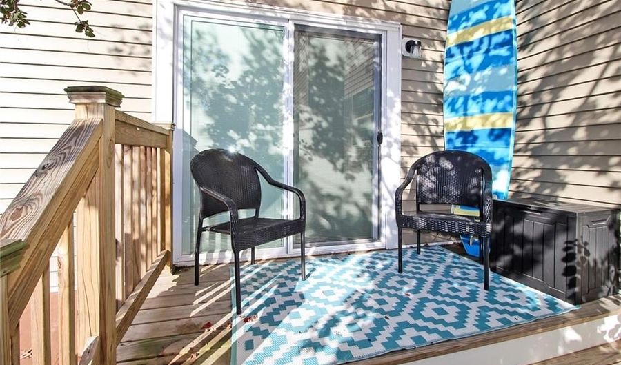 231 Maple Ave 102, Newport, RI 02840 - 3 Beds, 3 Bath