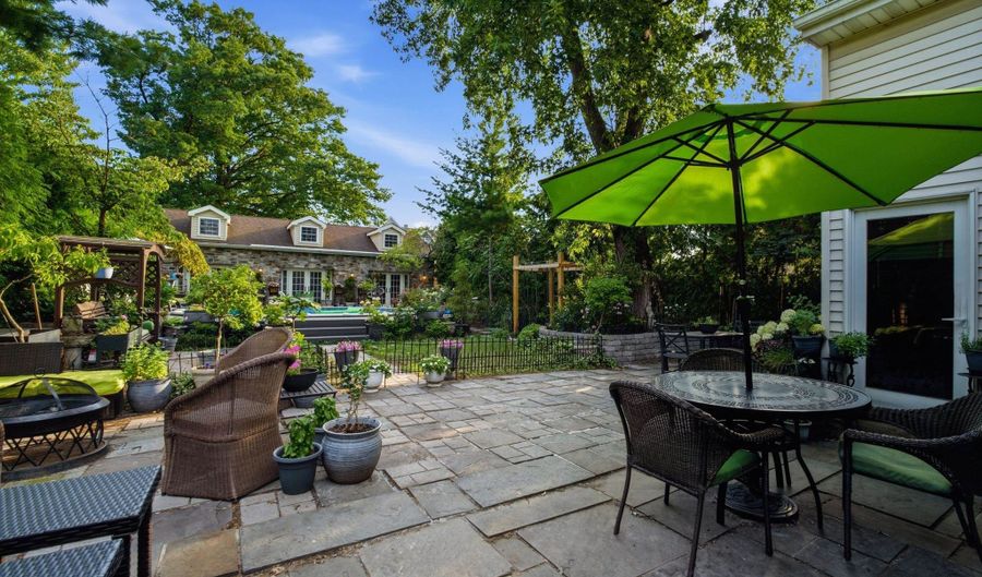 82 W 34TH St, Bayonne, NJ 07002 - 6 Beds, 5 Bath