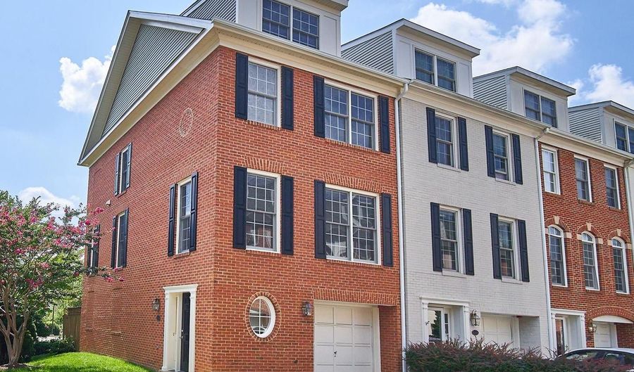 504 N THOMAS St #A, Arlington, VA 22203 - 3 Beds, 3 Bath