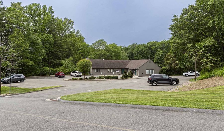 3 Centerbrook Ct, Avon, CT 06001 - 3 Beds, 4 Bath