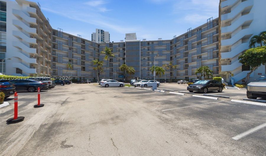 3401 N Country Club Dr 804, Aventura, FL 33180 - 1 Beds, 2 Bath
