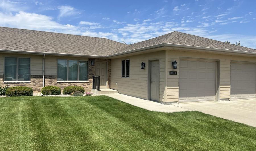 2519 Whisper Wind Dr, Aberdeen, SD 57401 - 2 Beds, 2 Bath