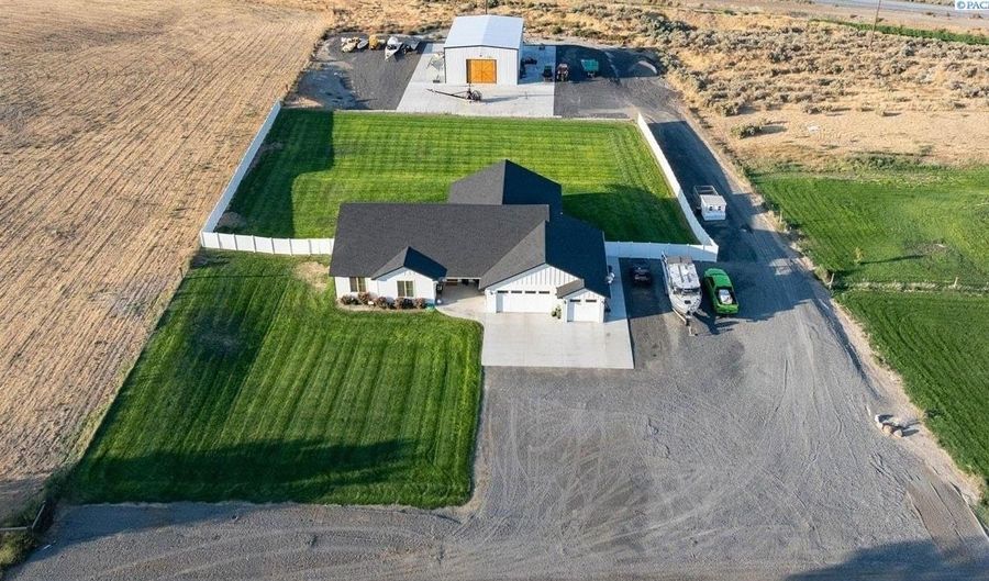 9414 W Yakitat Pl NW, Benton City, WA 99320 - 4 Beds, 4 Bath