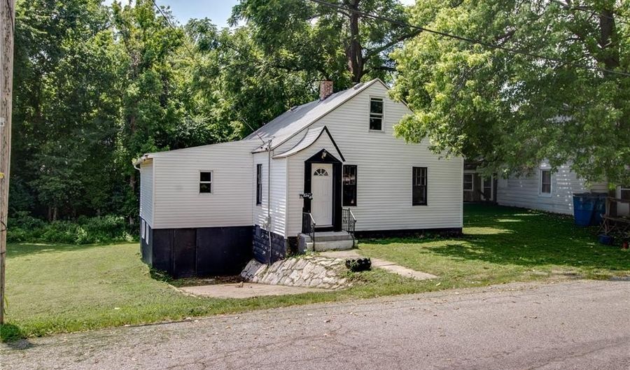 619 Elfgen St, Alton, IL 62002 - 5 Beds, 1 Bath