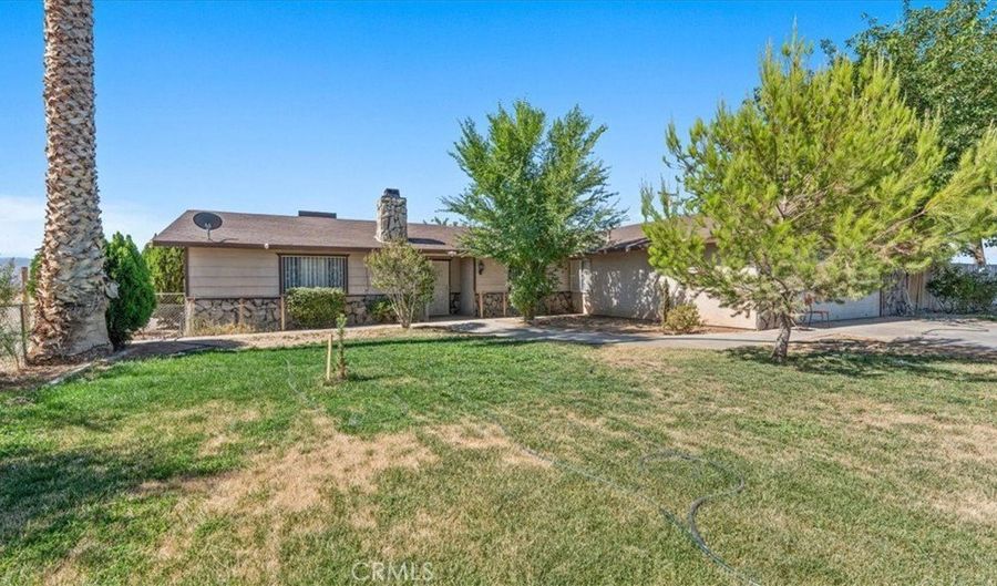 22935 Standing Rock, Apple Valley, CA 92307 - 4 Beds, 2 Bath
