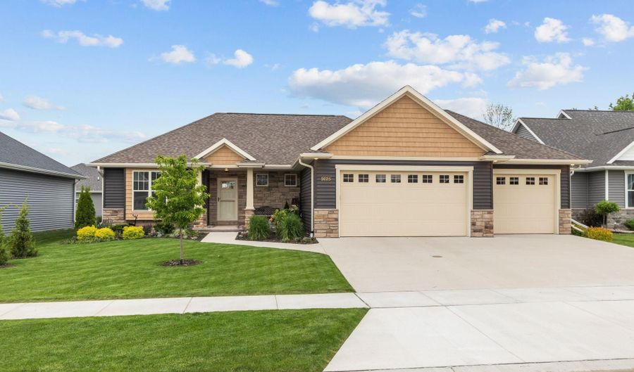 N9225 CONSTELLATION Drive, Appleton, WI 54915 - 3 Beds, 3 Bath