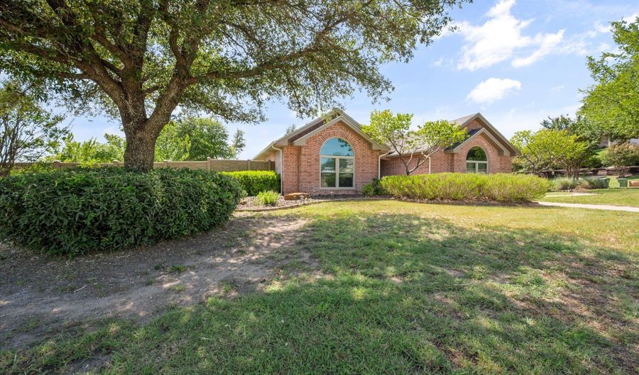 400 Rolling Hills Dr, Aledo, TX 76008 - 3 Beds, 2 Bath
