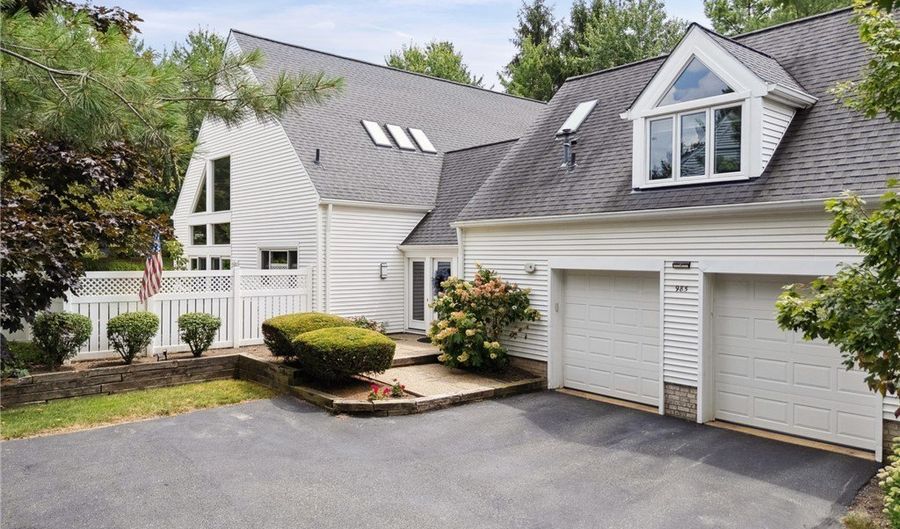 985 Goldenrod Trl, Aurora, OH 44202 - 3 Beds, 4 Bath