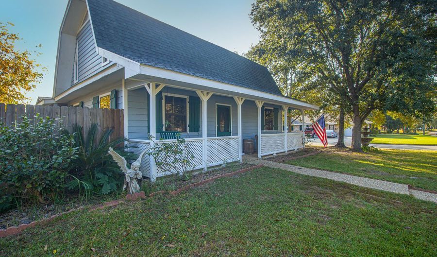 809 Jackson Blvd, Bay St. Louis, MS 39520 - 4 Beds, 4 Bath