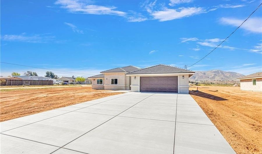 22562 Houston St, Apple Valley, CA 92308 - 4 Beds, 3 Bath