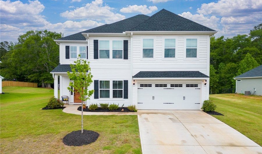 742 Oak Hill Ln, Belton, SC 29627 - 4 Beds, 3 Bath
