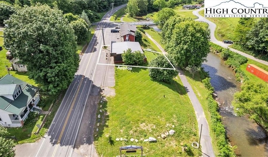 9211 NC Hwy 194 N Rd, Lansing, NC 28643 - 2 Beds, 2 Bath