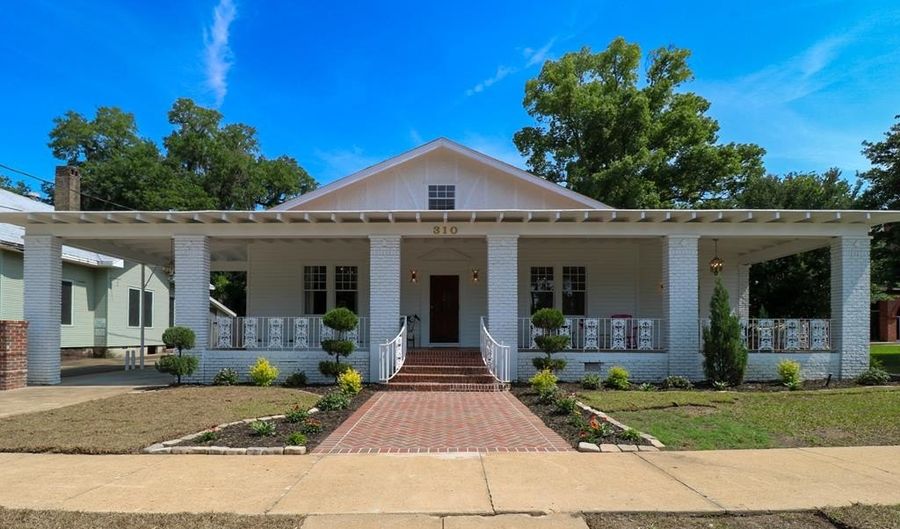 310 Shotwell St, Bainbridge, GA 39819 - 4 Beds, 3 Bath