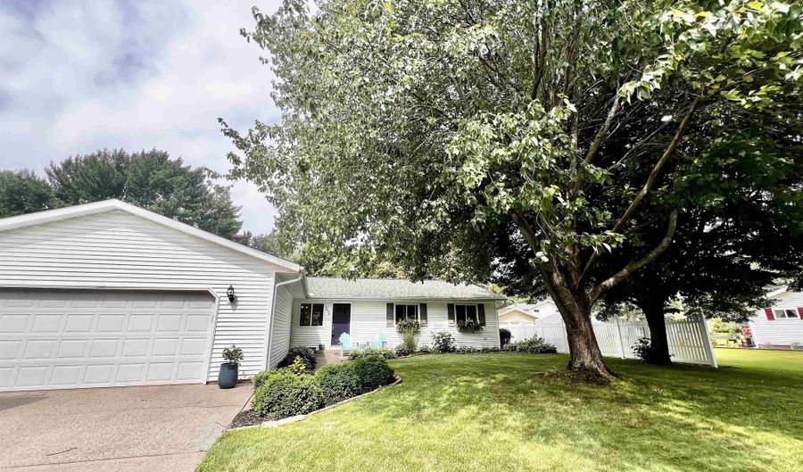 2830 S 4th St, Wisconsin Rapids, WI 54494 - 3 Beds, 3 Bath
