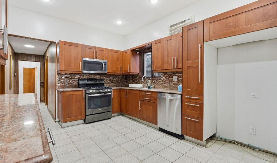 143 W 26TH St, Bayonne, NJ 07002 - 3 Beds, 1 Bath