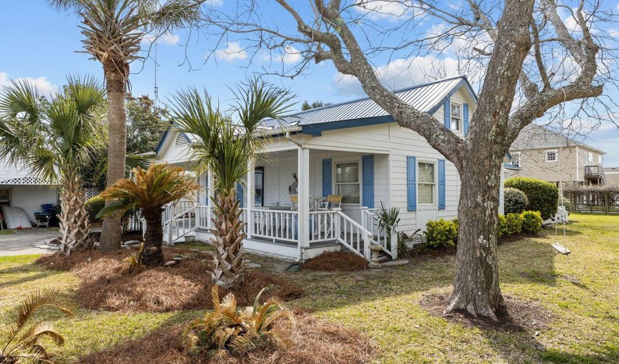 319 Old Causeway Rd, Atlantic Beach, NC 28512 - 3 Beds, 3 Bath