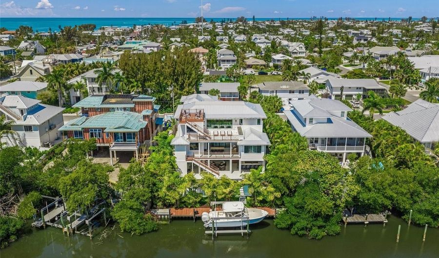 209 WILLOW Ave, Anna Maria, FL 34216 - 6 Beds, 8 Bath