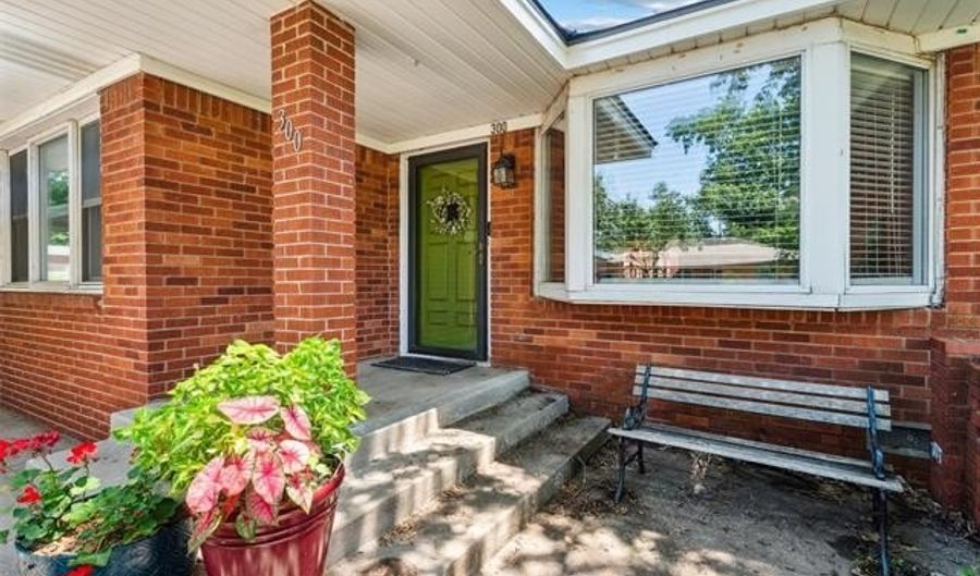 300 SE Waverly Ave, Bartlesville, OK 74006 - 3 Beds, 1 Bath