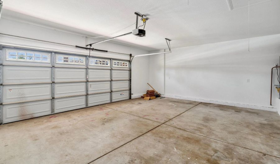 401 S Vine St, Escondido, CA 92025 - 5 Beds, 4 Bath