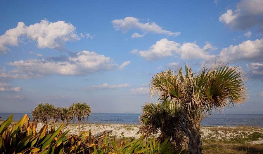 50 BEACH COTTAGE Ln, Atlantic Beach, FL 32233 - 4 Beds, 4 Bath