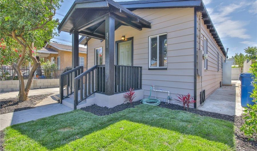 8511 Maie, Los Angeles, CA 90001 - 3 Beds, 3 Bath