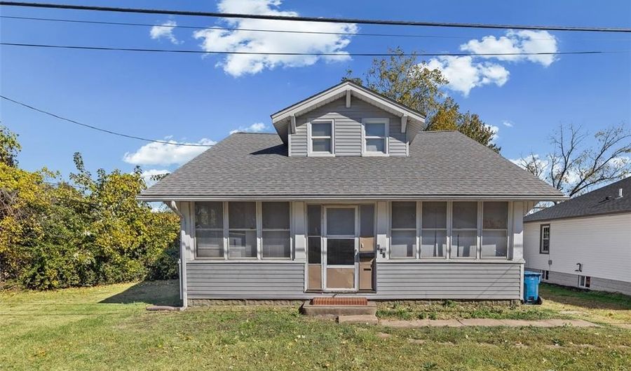 607 Milton Rd, Alton, IL 62002 - 3 Beds, 1 Bath