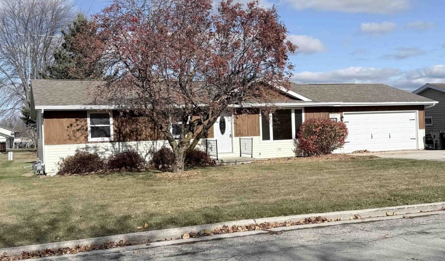 1517 NAVARINO St, Algoma, WI 54201 - 3 Beds, 2 Bath