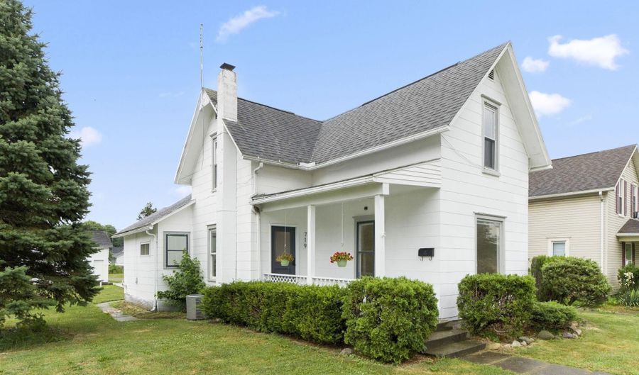 719 E 7th St, Auburn, IN 46706 - 3 Beds, 2 Bath