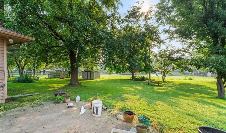 205 N Wilson St, Archie, MO 64725 - 4 Beds, 4 Bath