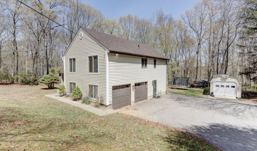 167 Mill Hill Rd, Colchester, CT 06415 - 3 Beds, 3 Bath