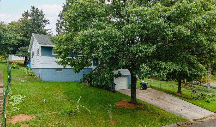 106 3rd St, Alpha, MI 49902 - 3 Beds, 1 Bath