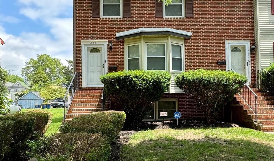 225 N NEW St, Dover, DE 19904 - 3 Beds, 2 Bath