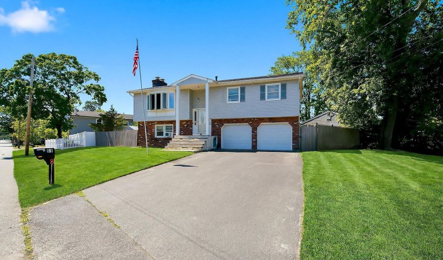 81 Elm St, Beachwood, NJ 08722 - 4 Beds, 2 Bath