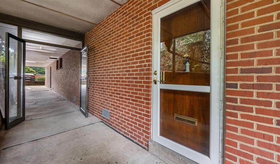 6003 LAKEHURST Dr #5, Baltimore, MD 21210 - 3 Beds, 2 Bath