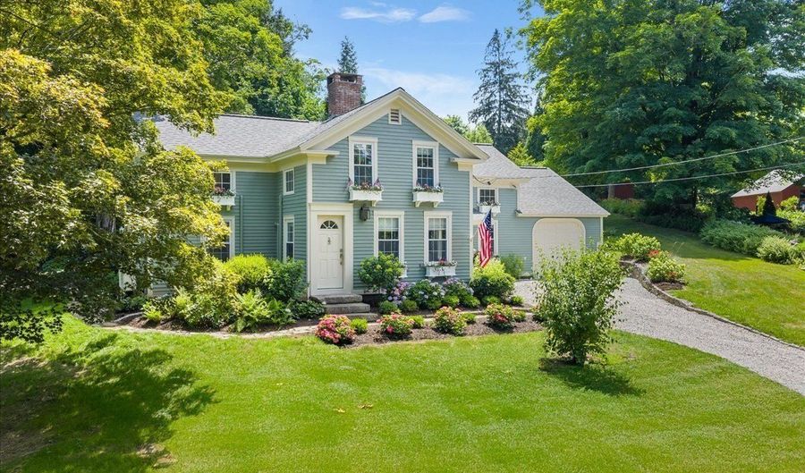 25 Spring St, Chester, CT 06412 - 3 Beds, 3 Bath