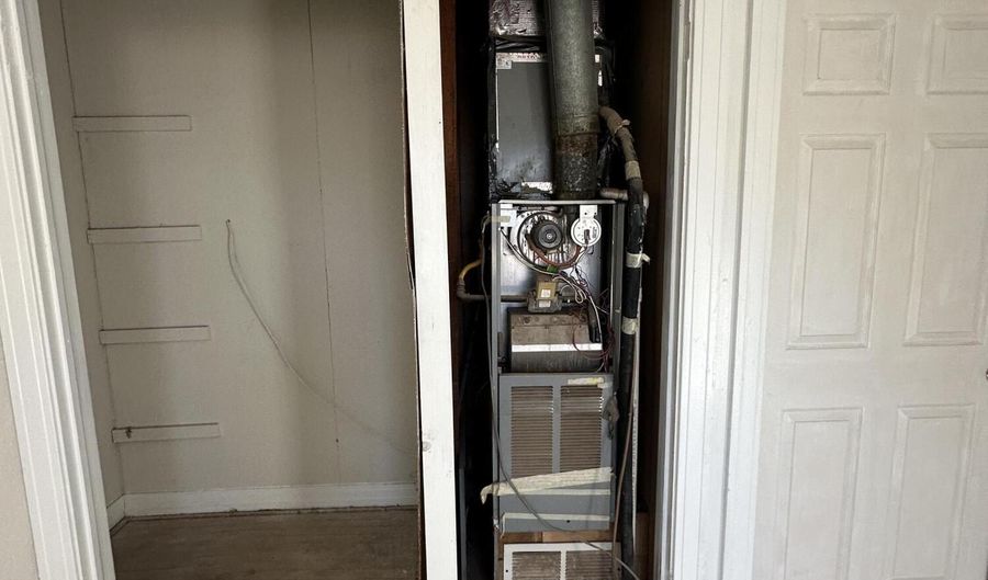 911 4th St, Abernathy, TX 79311 - 3 Beds, 2 Bath